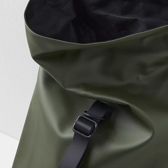 Rains Backpack BROKEN SIDE ZIPPER - Picture 6 of 8